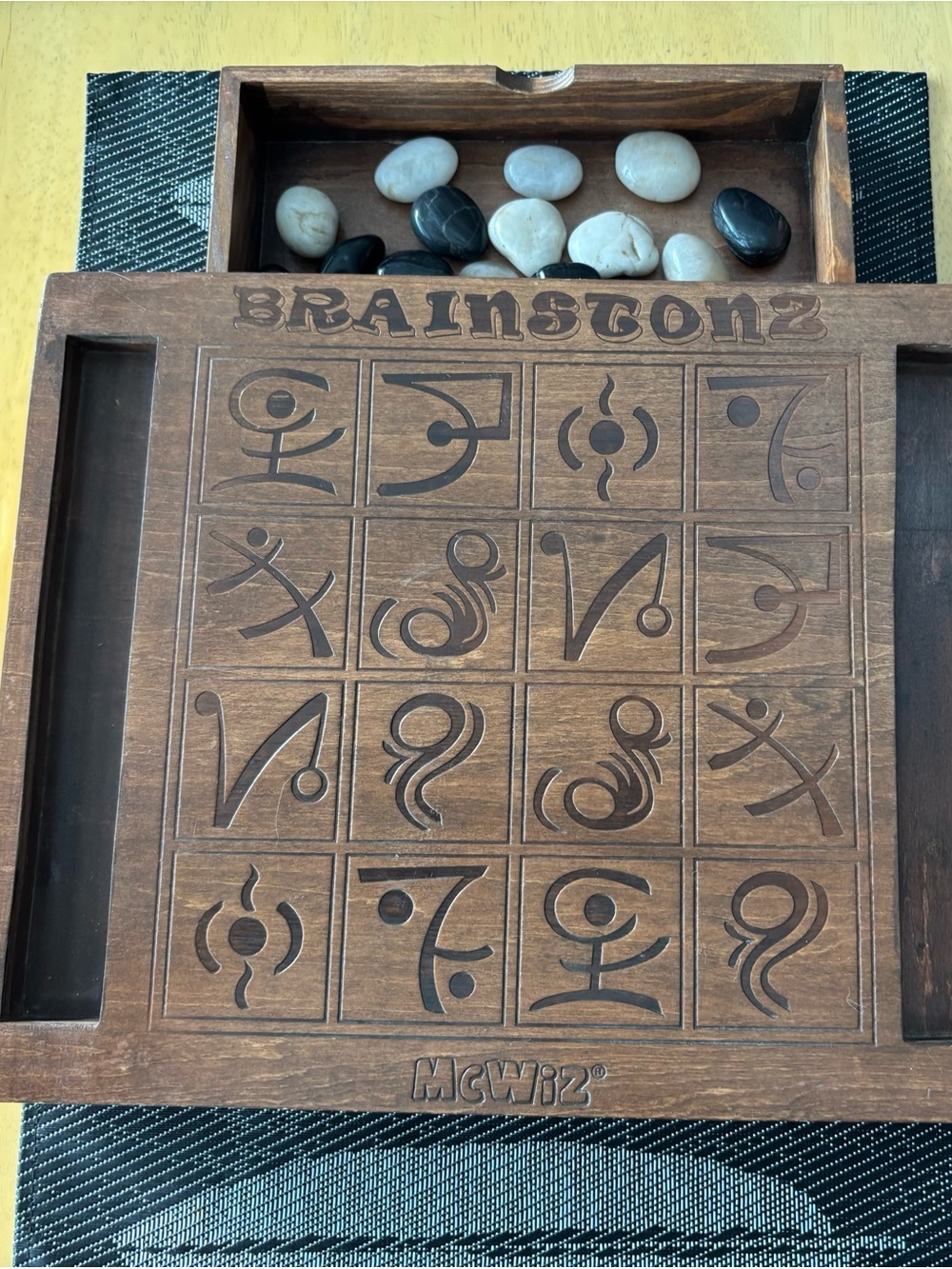 Brainstonz Wooden Board Game / Jeu de société en bois McWiz - Complete